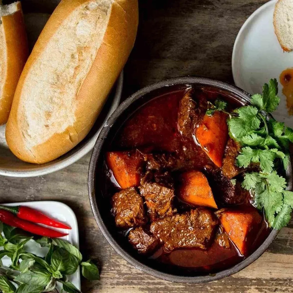 Bánh Mì Bò Kho – Món Ngon Ở Đà Nẵng Với Hương Vị Đậm Đà Khó Cưỡng