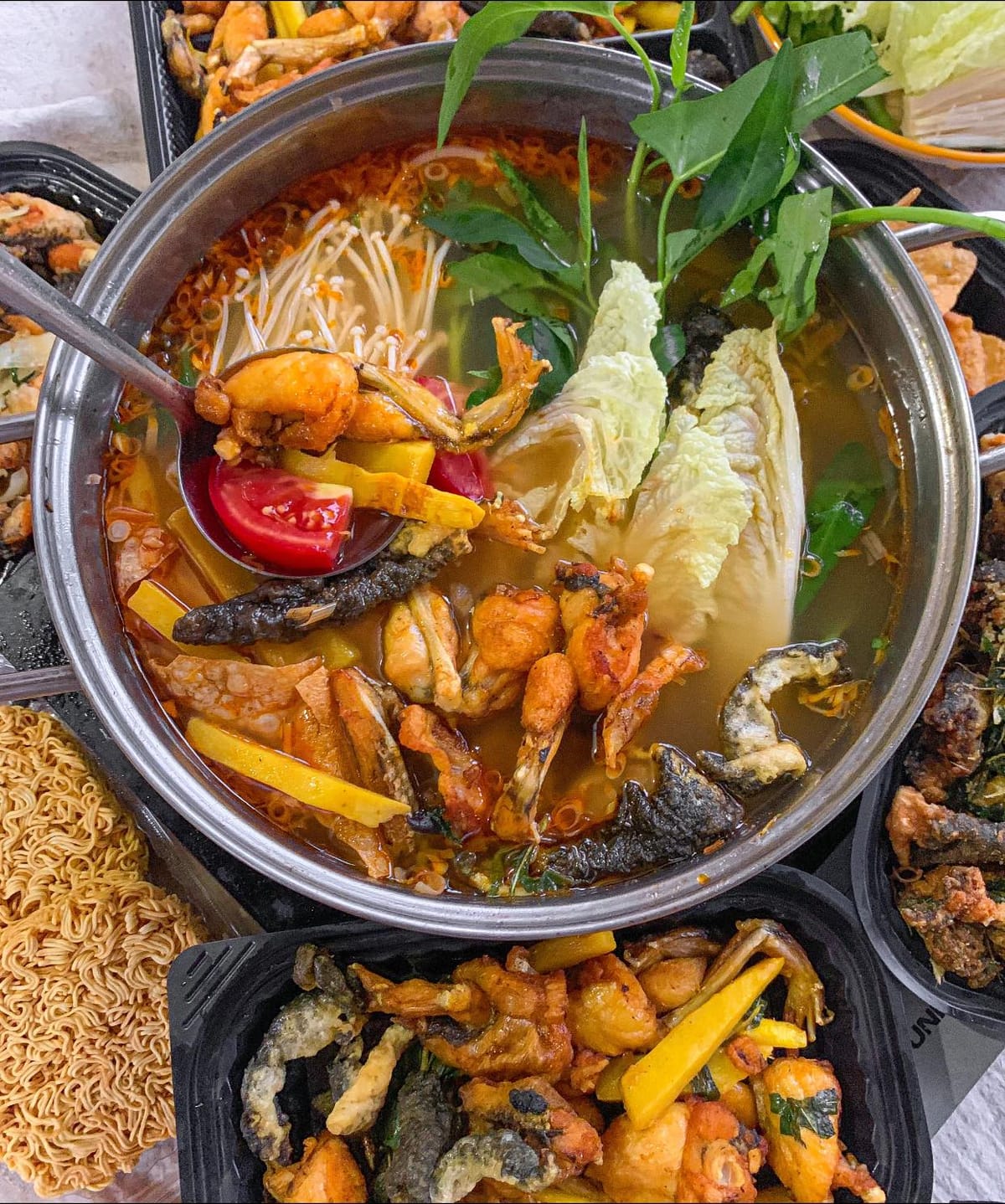 Lẩu Ếch Măng Cay – Món Ngon Ở Đà Nẵng Cho Ngày Mưa Se Lạnh