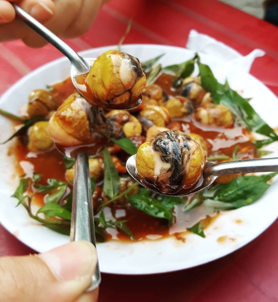 Cút Lộn Xào Me – Món Ngon Đà Nẵng Gây Nghiện Vị Chua Cay Mặn Ngọt