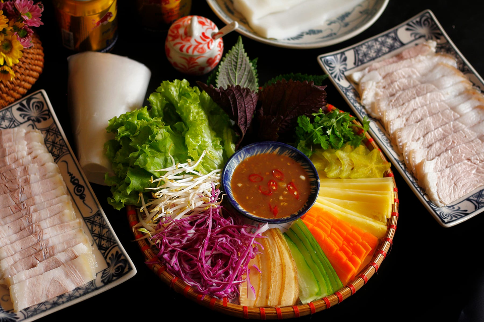 Bánh Tráng Cuốn Thịt Heo Đà Nẵng: Tinh Hoa Ẩm Thực, "Món Ngon Ở Đà Nẵng" Không Thể Bỏ Lỡ