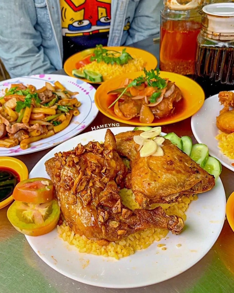 Cơm Gà Xối Mỡ Đà Nẵng – Món Ngon Giòn Rụm Gây Thương Nhớ