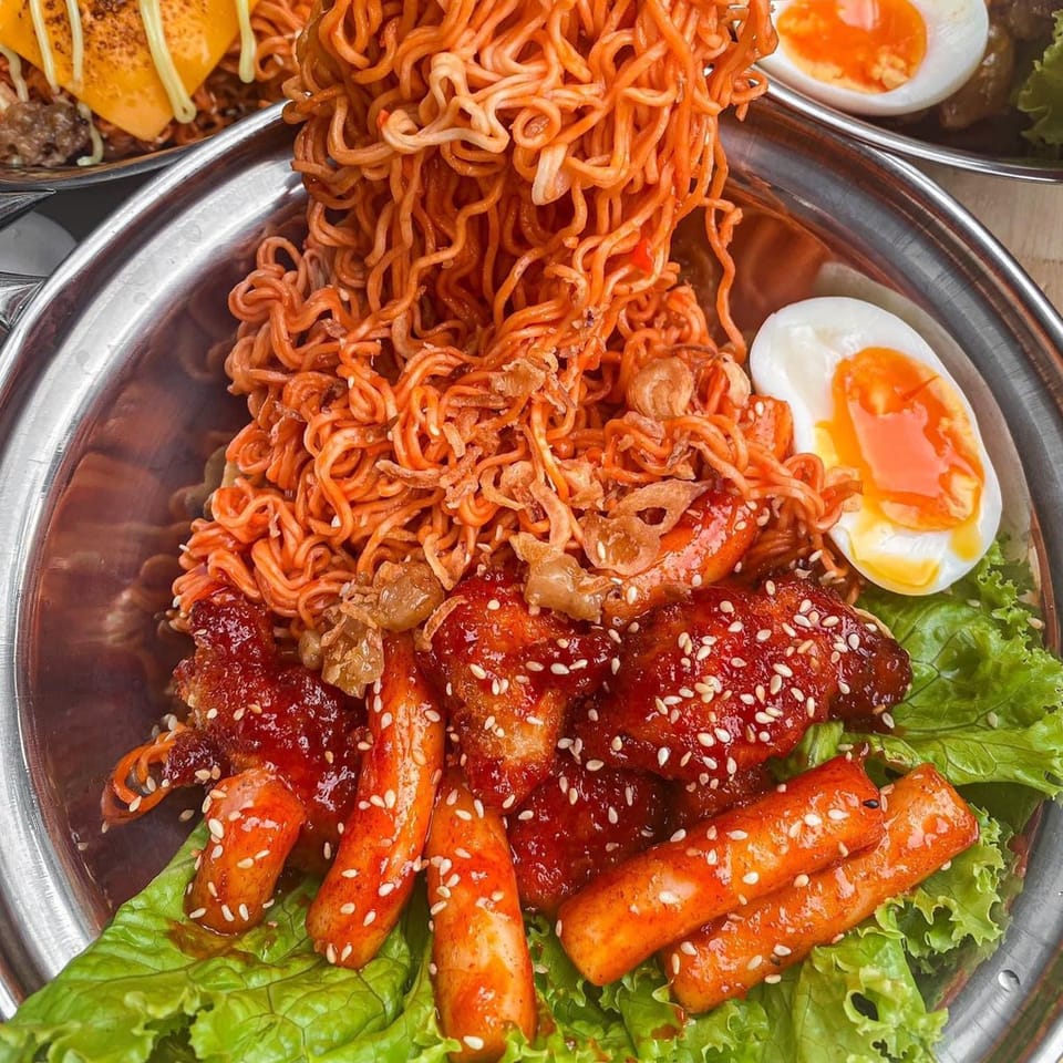 Mì Trộn Sa Tế – Món Ngon Ở Đà Nẵng Gây “Sốt” Với Vị Cay Nồng Hấp Dẫn