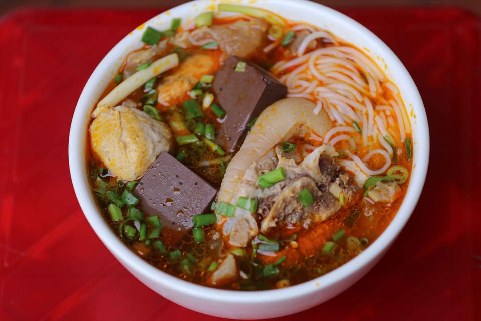 Cách Nấu Bún Bò Huế Ngon Chuẩn Vị – Đậm Đà, Cay Nồng, Thơm Phức